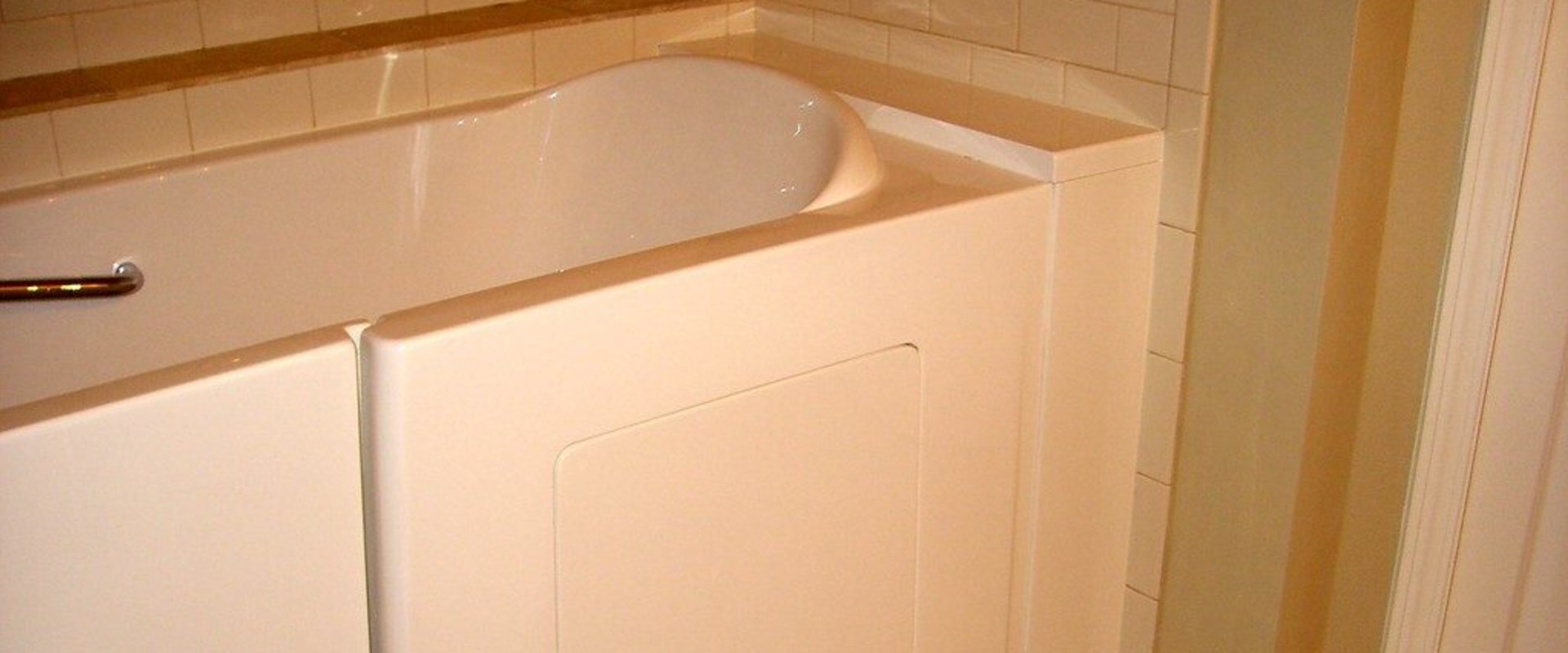 Enhancing Residential General Contracting Projects: The Benefits Of Bathtub Refinishing In Orlando