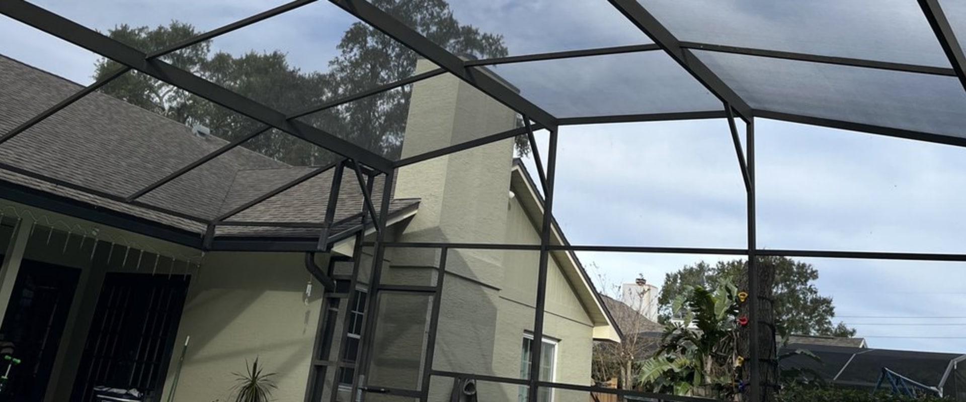 Retractable Screens Installers: Key Partners For Successful Residential General Contracting In Orlando