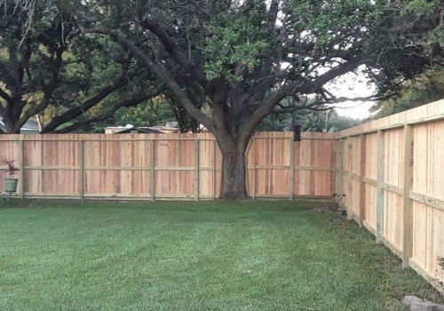 The Benefits Of Hiring A General Contractor For Your League City Fence Installation